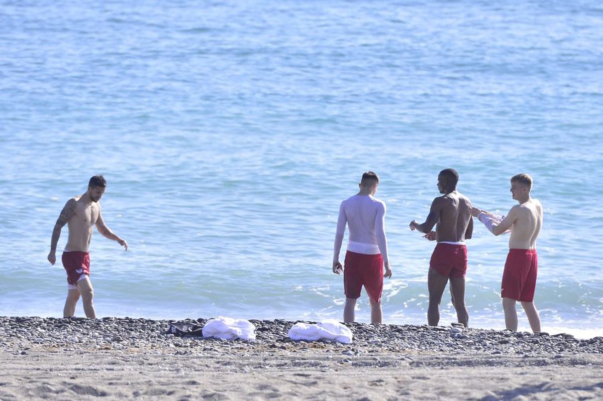 Gaz Metan // Edi Iordănescu, discurs dur: „Folosiți-vă toți neuronii, altfel luați avionul și plecați!” + jucătorii medieșenilor, baie în mare