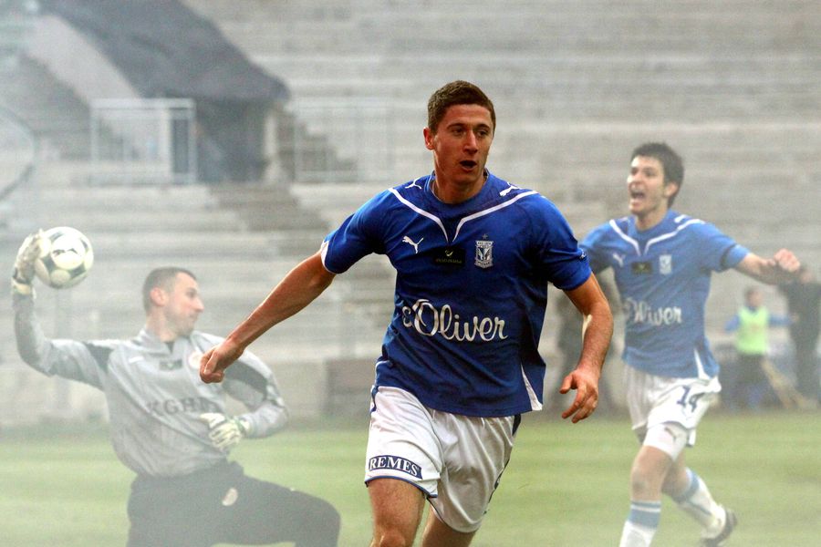 Adus de la Lech Poznan în 2010 cu 4,75 milioane €, Lewandowski a plecat liber la Bayern Adus de la Lech Poznan în 2010 cu 4,75 milioane €, Lewandowski a plecat liber la Bayern