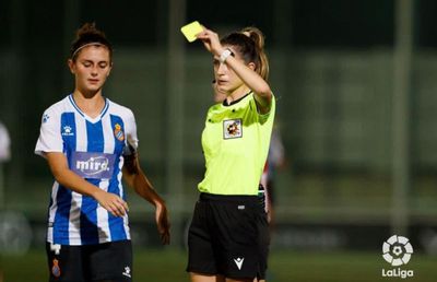 Povestea de succes a unei tinere din Spania: la 23 de ani, arbitrează în prima ligă, dar e și inginer aerospațial