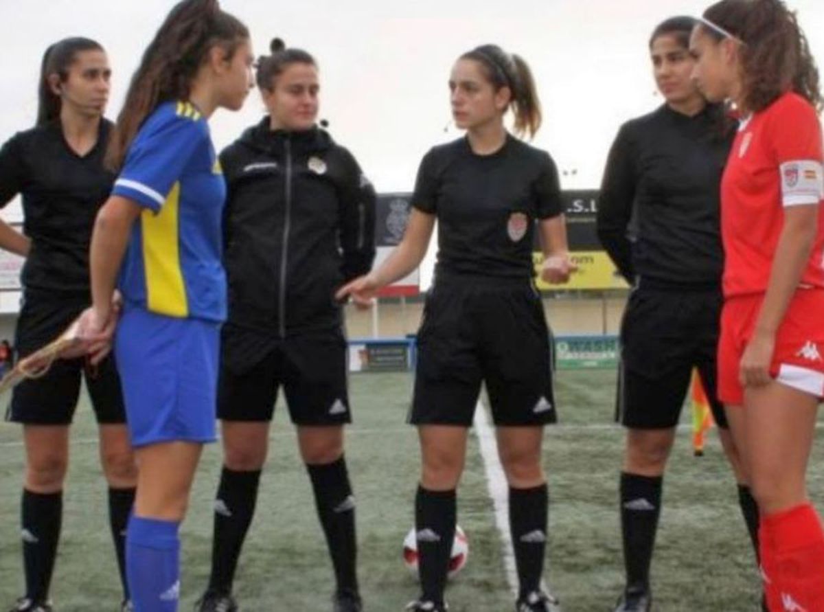 Povestea de succes a unei tinere din Spania: la 23 de ani, arbitrează în prima ligă, dar e și inginer aerospațial