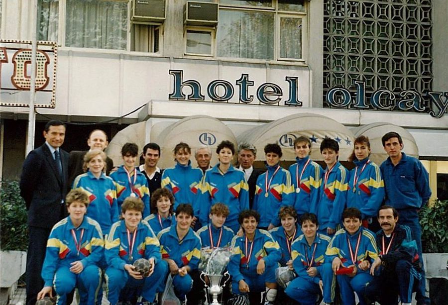 Cu naționala României la Balcaniada din 1989, din care făceau parte, între altele, Marinela Doiciu, Edith Matei, Valentina Cozma, Carmen Petca, Sorina Lefter, Elisabeta Roșu, Lidia Butnărașu, Simona Iovănescu, Mariana Târcă Cu naționala României la Balcaniada din 1989, din care făceau parte, între altele, Marinela Doiciu, Edith Matei, Valentina Cozma, Carmen Petca, Sorina Lefter, Elisabeta Roșu, Lidia Butnărașu, Simona Iovănescu, Mariana Târcă