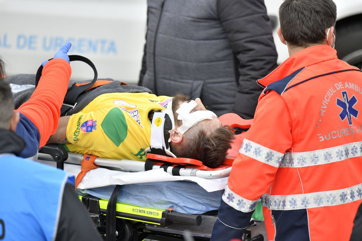 Starea fotbalistului băgat în spital de Mihai Eșanu: „Are mai multe fracturi și fisuri faciale”