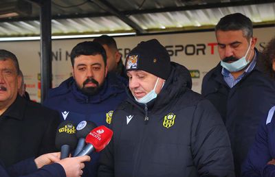 Șumudică, reacție amuzantă pe Twitter » Cerere neobișnuită: „Băieți, voi aveți 1 milion de urmăritori, eu doar 2.000”