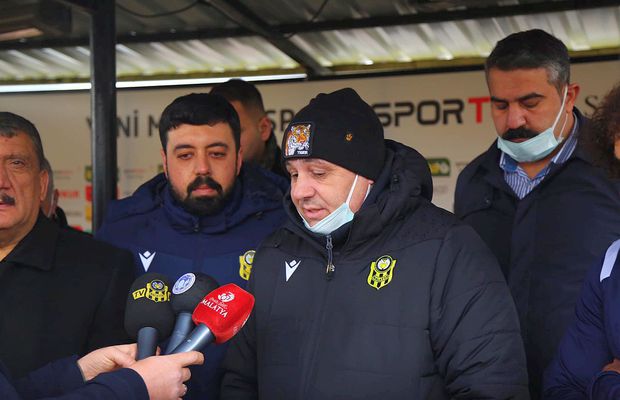 Șumudică, reacție amuzantă pe Twitter » Cerere neobișnuită: „Băieți, voi aveți 1 milion de urmăritori, eu doar 2.000”