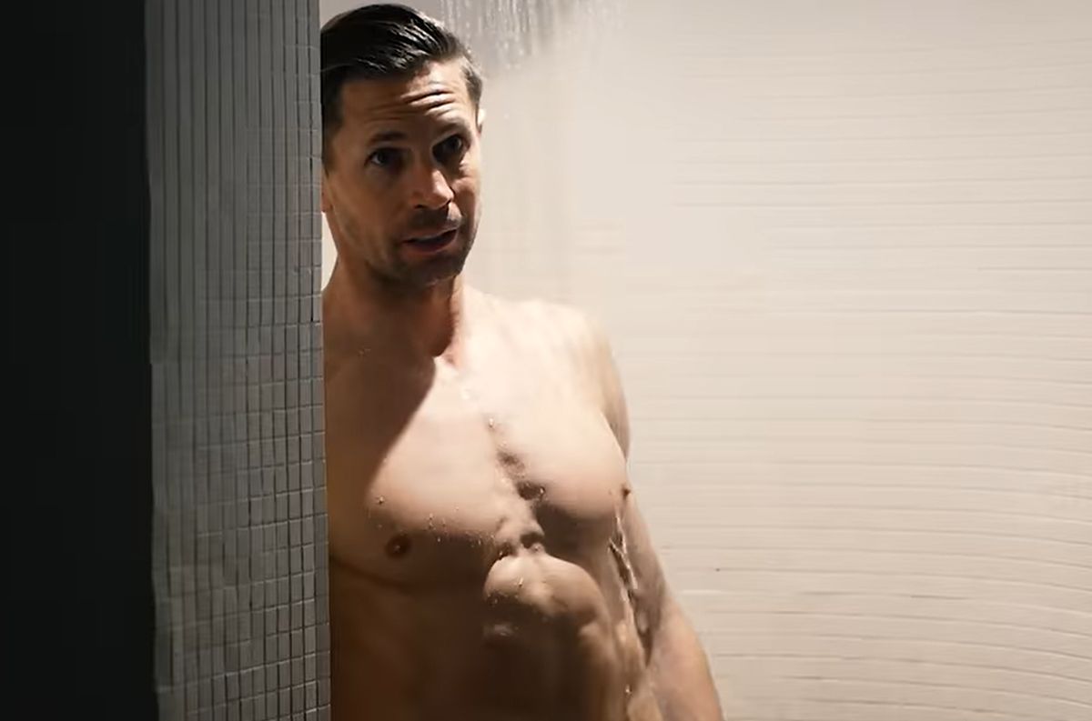 Și-au flexat mușchii la piscină: Deac, de pe coperta „Men's Health” + FCSB, ca la Herculane: cine a fost „victima” lui Crețu și Nikolov