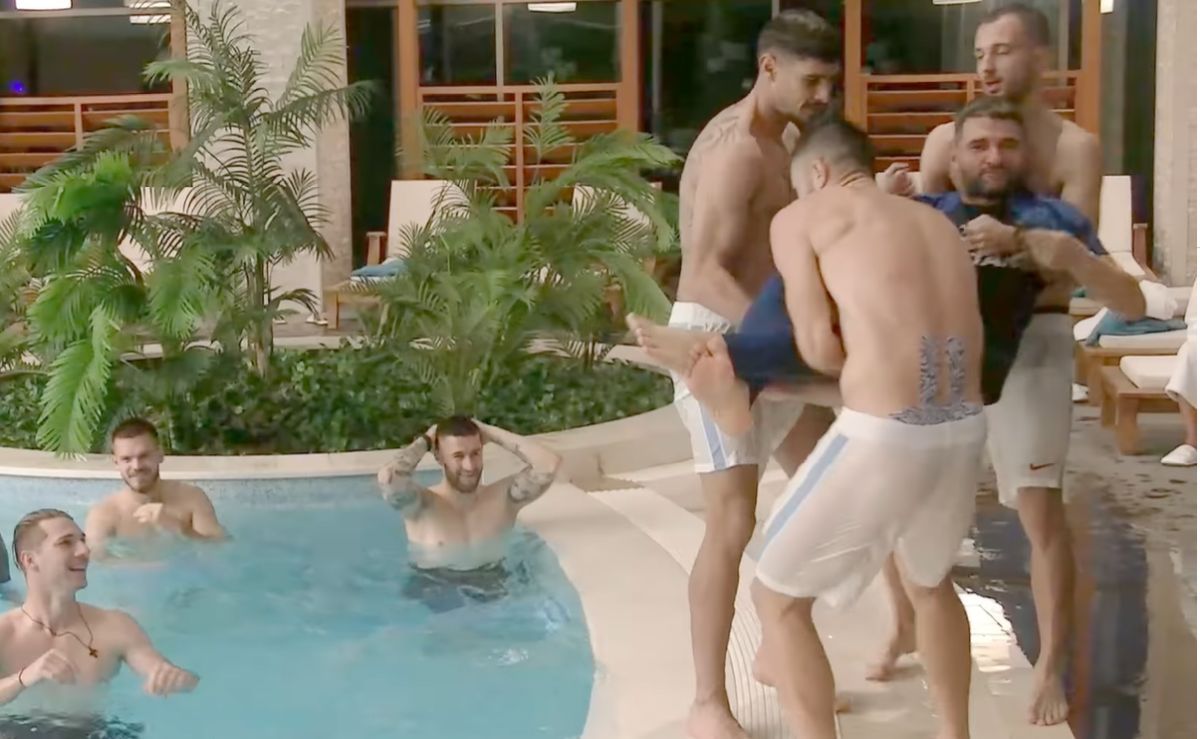 Și-au flexat mușchii la piscină: Deac, de pe coperta „Men's Health” + FCSB, ca la Herculane: cine a fost „victima” lui Crețu și Nikolov