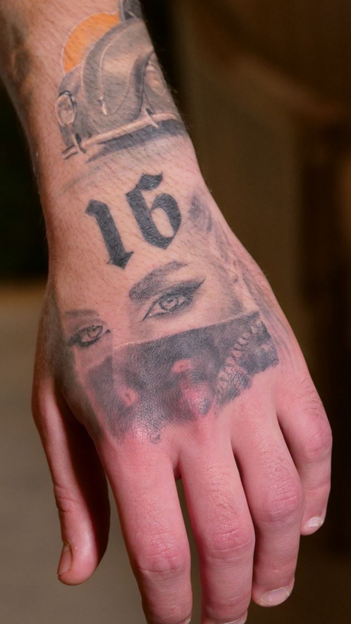 Și-a tatuat viaţa pe corp » Roland Niczuly, căpitanul lui Sepsi, are peste 20 de tatuaje și vrea să-și mai facă și altele