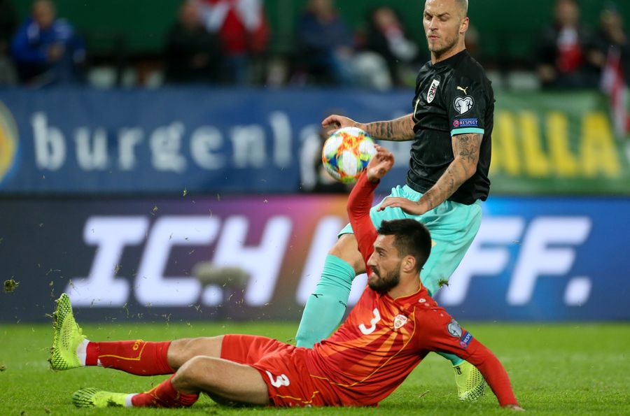 Gjoko Zajkov în duel cu Arnautovic / FOTO: Imago Al doilea transfer pentru Neagoe la Universitatea Craiova! Fotbalist cu 22 de meciuri în prima reprezentativă