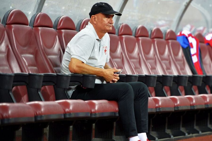 Liviu Bătineanu, fostul doctor de mulți ani al lui Dinamo, foto: Gazeta Sporturilor „Doctorul groazei” de la Dinamo NU a văzut o ruptură de ligamente: „M-am antrenat 3 luni, iar doctorii din Budapesta au rămas șocați cu RMN-ul în față: «Bă, dar tu ce ai făcut?»”