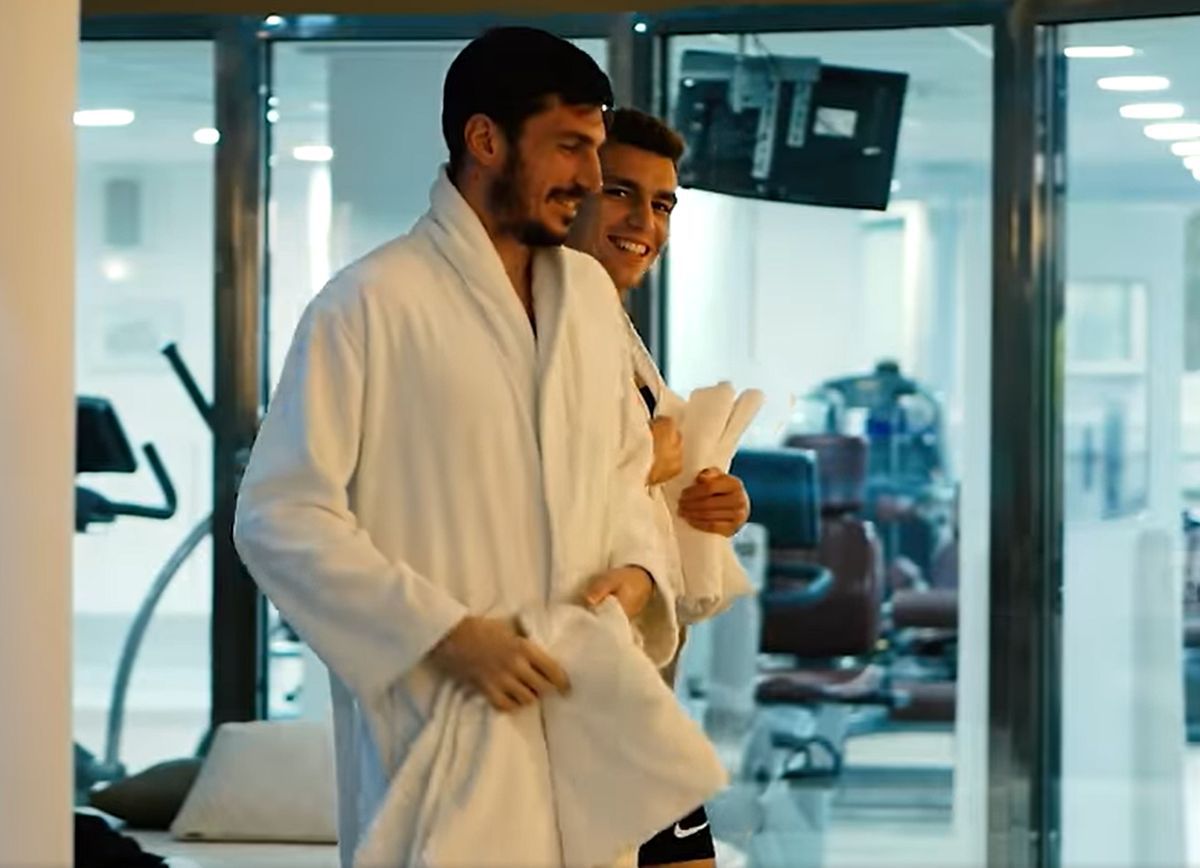 Și-au flexat mușchii la piscină: Deac, de pe coperta „Men's Health” + FCSB, ca la Herculane: cine a fost „victima” lui Crețu și Nikolov