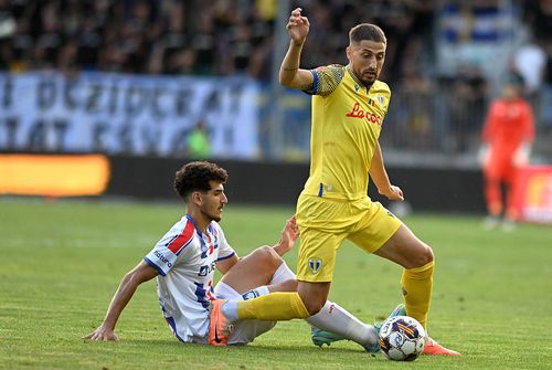 Ariel Lopez, jos, într-un meci cu Petrolul // foto: Imago Images