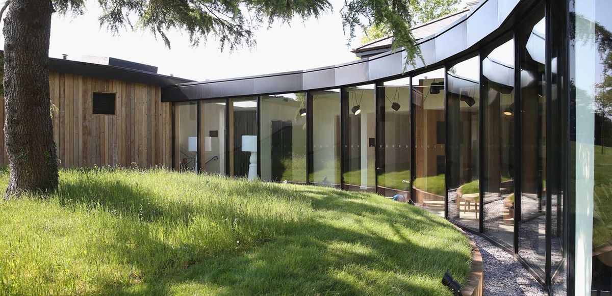 Așa arată complexul de 5 stele în care locuiește Drăgușin după transferul la Tottenham