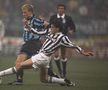 Dennis Bergkamp, duel cu Inter // Foto: Getty Images