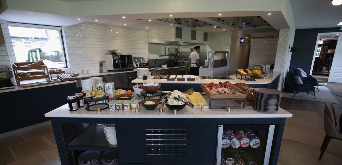 Așa arată complexul de 5 stele în care locuiește Drăgușin după transferul la Tottenham