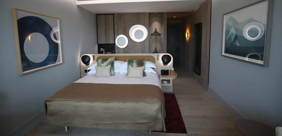 Așa arată complexul de 5 stele în care locuiește Drăgușin după transferul la Tottenham