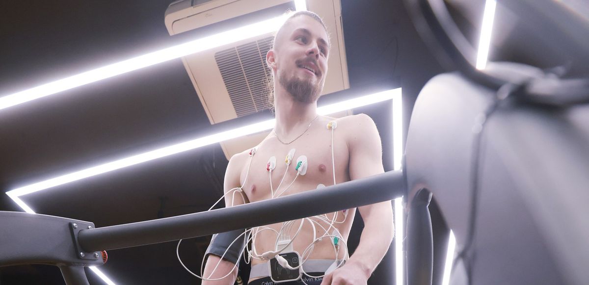 FOTO Radu Drăgușin, ședință foto la prezentarea la Tottenham