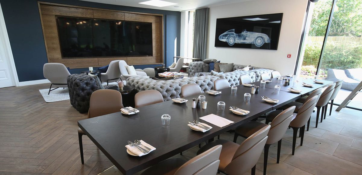 Așa arată complexul de 5 stele în care locuiește Drăgușin după transferul la Tottenham