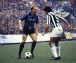 Karl-Heinz Rummenigge într-un duel cu Juventus // Foto: Imago