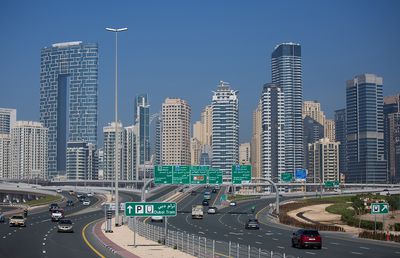 Rapid, 10 zile în megaorașul luxului extrem + Cât costă cel mai scump cappuccino din lume, decorat cu aur de 24 de carate