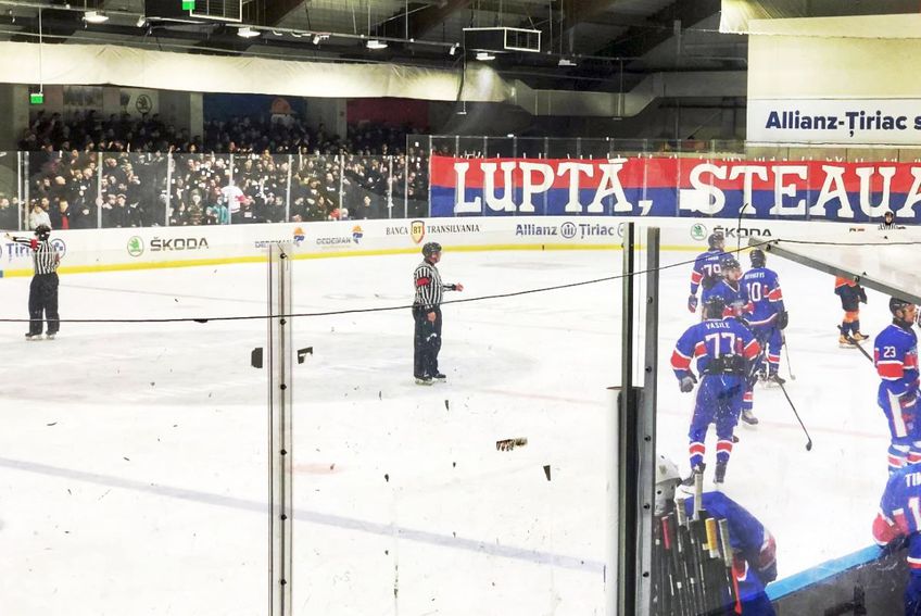 Echipa de hochei a „militarilor”, susținută frenetic de suporteri în „Allianz-Țiriac Arena” din Otopeni / Sursă foto: Facebook@ AS 47