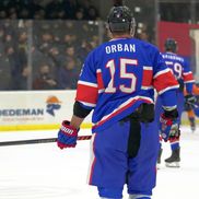 Echipa de hochei a „militarilor”, susținută frenetic de suporteri în „Allianz-Țiriac Arena” din Otopeni / Sursă foto: Facebook@ Steaua București