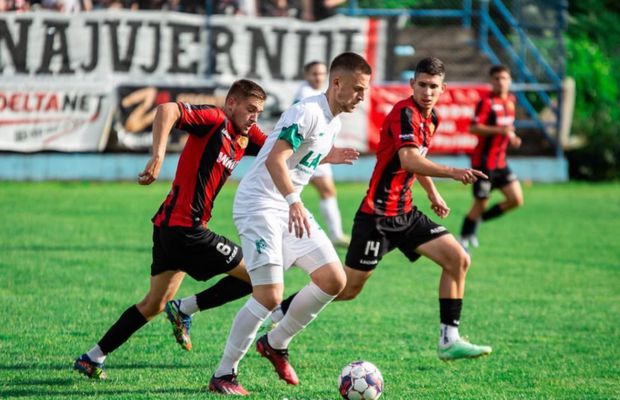 Atacantul cu 15 goluri în 16 meciuri în acest sezon a semnat în România