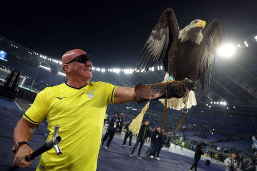 Juan Bernabe și vulturul Olympia pe  „Olimpico” din Roma / Foto: Imago