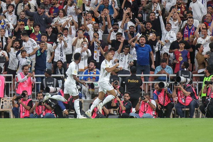 Suporteri la Real Madrid - Barcelona 2-5, Supercupa Spaniei // Foto: Imago