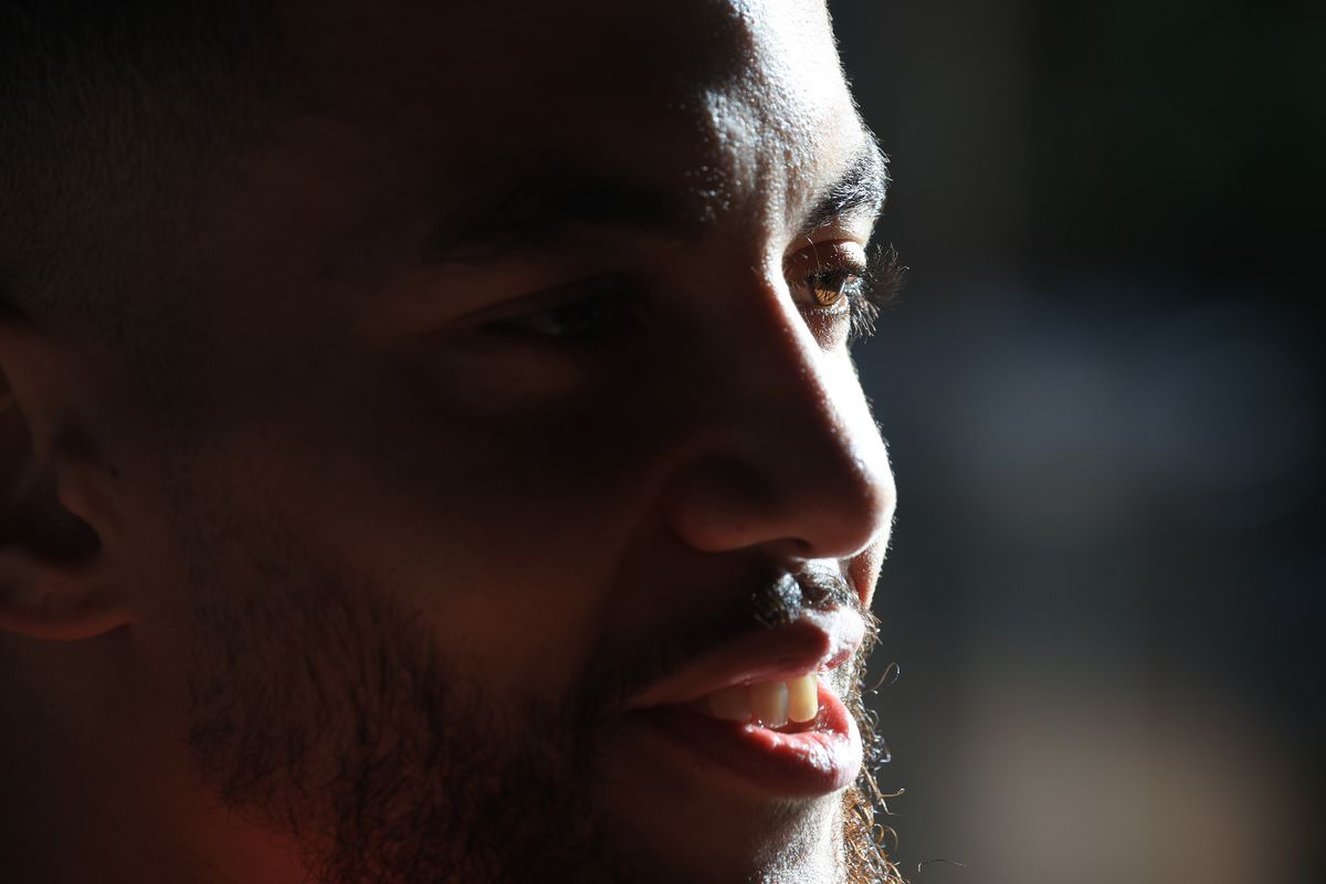 „Ne mințim pe noi înșine” » Maxime Sivis rupe bariera dintre fotbal și tragedia lumii, cu un discurs despre Palestina, Iran și Sudan: „Oamenii luptă să supraviețuiască”