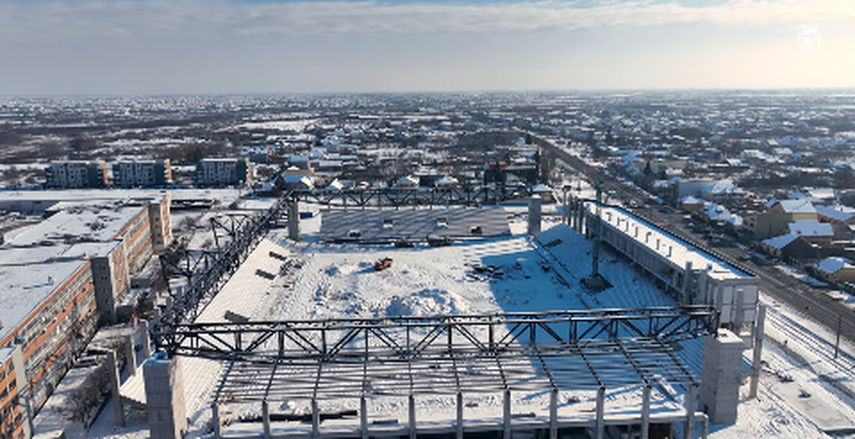Răsare din zăpadă! Imagini spectaculoase cu stadionul mult așteptat în România