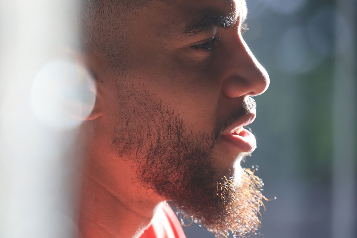 „Ne mințim pe noi înșine” » Maxime Sivis rupe bariera dintre fotbal și tragedia lumii, cu un discurs despre Palestina, Iran și Sudan: „Oamenii luptă să supraviețuiască”