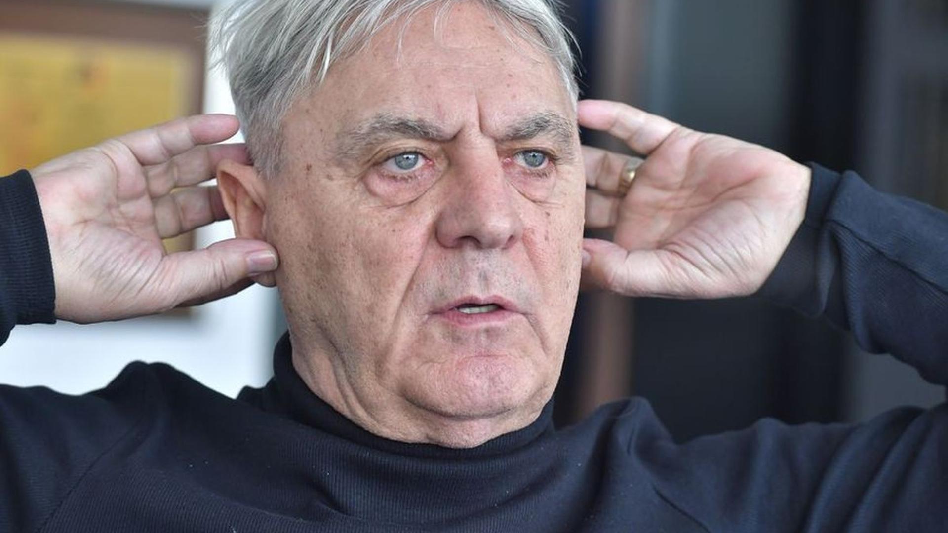 Sorin Cârțu vorbind la microfon în emisiunea Fotbal Show despre Dinamo lider și accidentare antrenor Zeljko Kopic | sursa foto: Gazeta Sporturilor