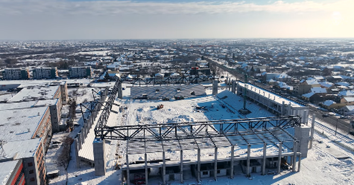 Stadionul „Eroii Timișoarei”, sub zăpadă