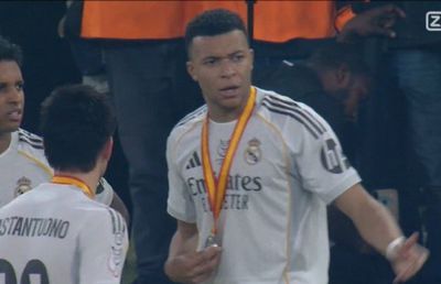 Gestul lui Mbappe, la festivitatea de premiere de la Supercupă, a făcut înconjurul internetului: „A stârnit agitație”
