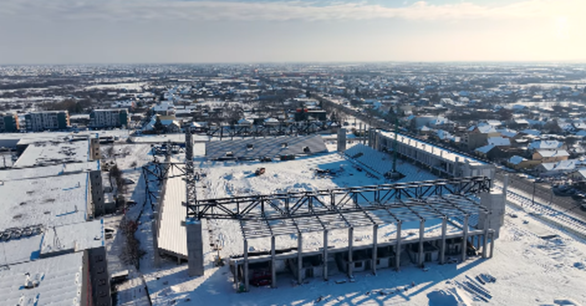 Răsare din zăpadă! Imagini spectaculoase cu stadionul mult așteptat în România
