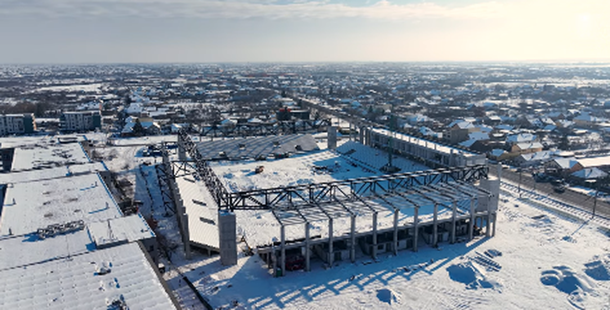 Stadionul „Eroii Timișoarei”, sub zăpadă