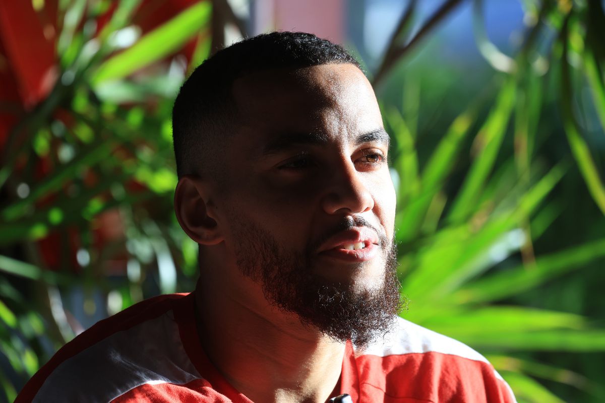 „Ne mințim pe noi înșine” » Maxime Sivis rupe bariera dintre fotbal și tragedia lumii, cu un discurs despre Palestina, Iran și Sudan: „Oamenii luptă să supraviețuiască”