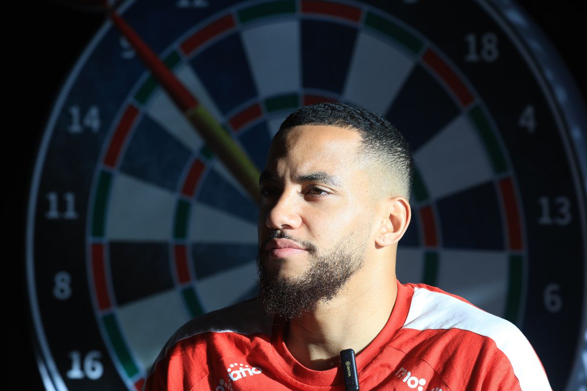 „Ne mințim pe noi înșine” » Maxime Sivis rupe bariera dintre fotbal și tragedia lumii, cu un discurs despre Palestina, Iran și Sudan: „Oamenii luptă să supraviețuiască”