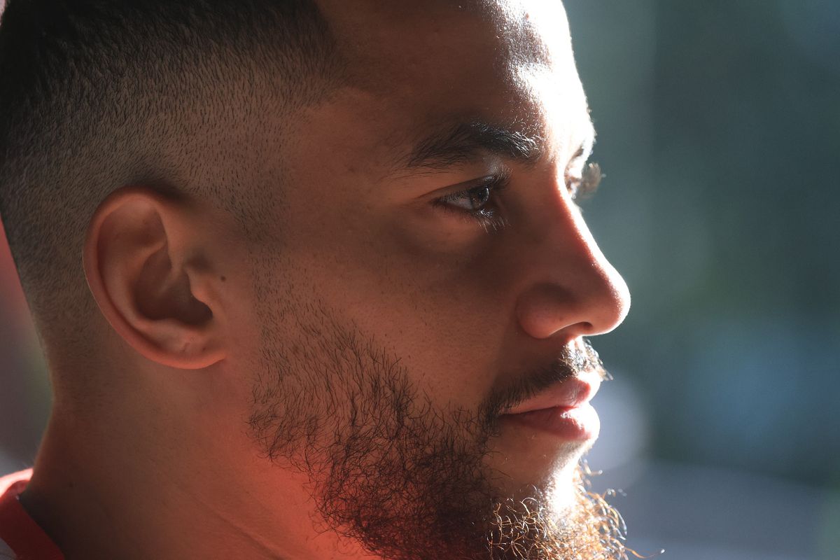 „Ne mințim pe noi înșine” » Maxime Sivis rupe bariera dintre fotbal și tragedia lumii, cu un discurs despre Palestina, Iran și Sudan: „Oamenii luptă să supraviețuiască”