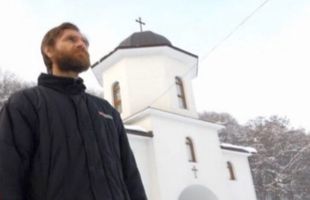 EXCLUSIV Secrete din cariera lui Alexandru Tudor: „M-a sunat fratele meu: «Ce să fac? Zice să dormim la mănăstire!»”