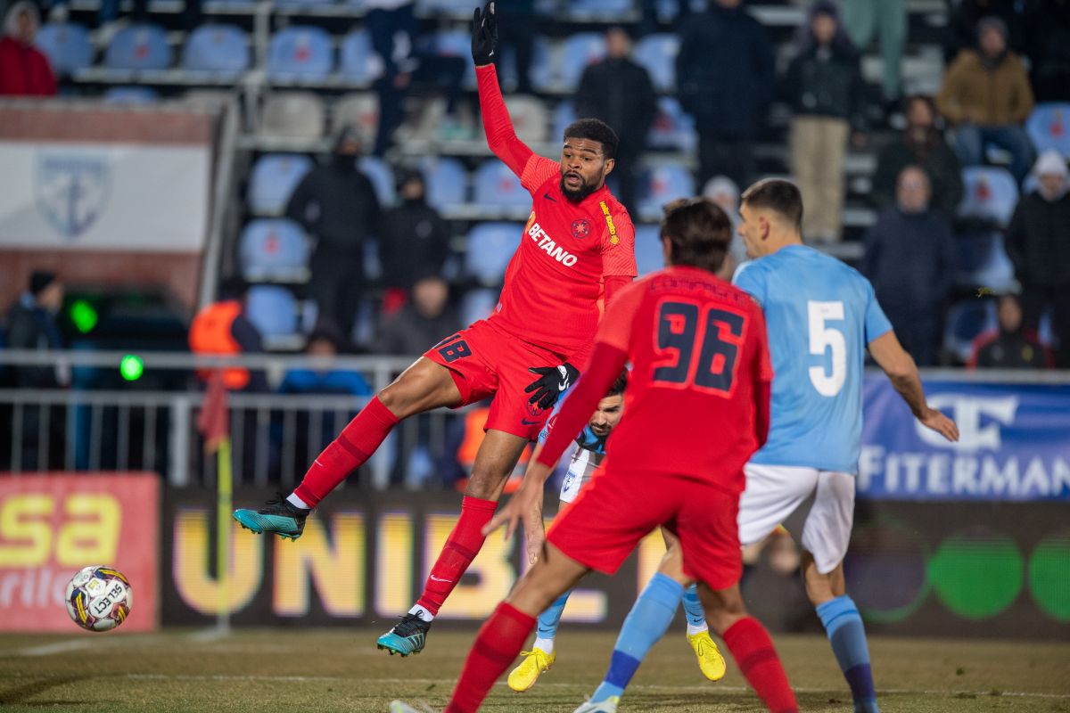 Vedeta de la FCSB ratează derby-ul cu Craiova » A ieșit de pe teren în hohote de plâns!