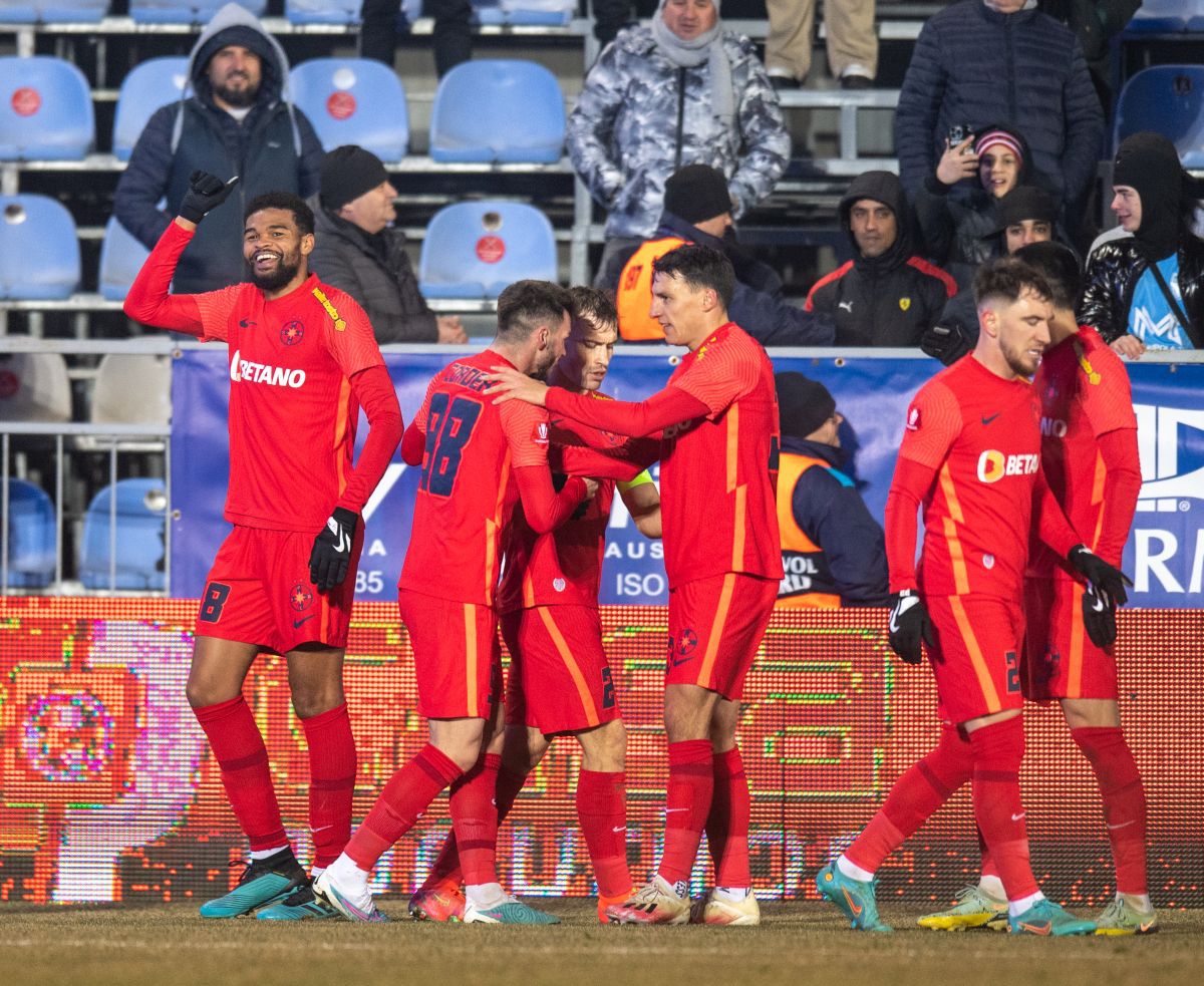 Vedeta de la FCSB ratează derby-ul cu Craiova » A ieșit de pe teren în hohote de plâns!