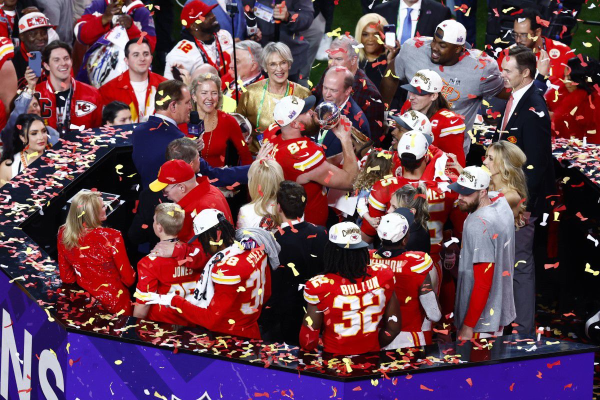 Dinastia lui Mahomes » Super Bowl electrizant în Vegas! Kansas City Chiefs revine și își apără trofeul NFL în prelungiri