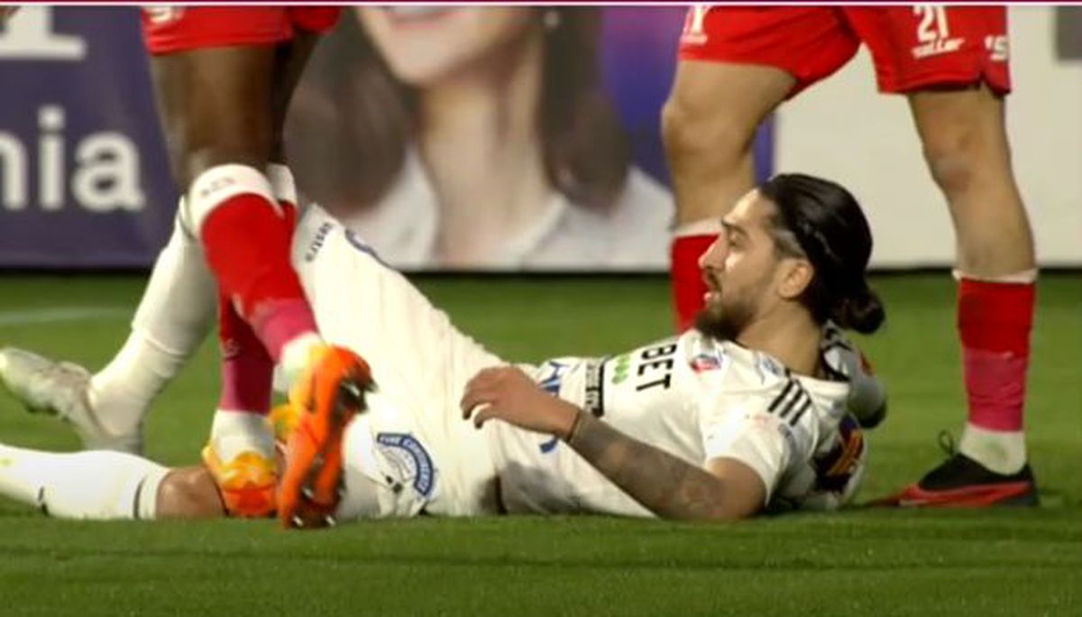 Intrare grosolană în UTA - FC Botoșani! „Centralul” Găman a avut nevoie de VAR