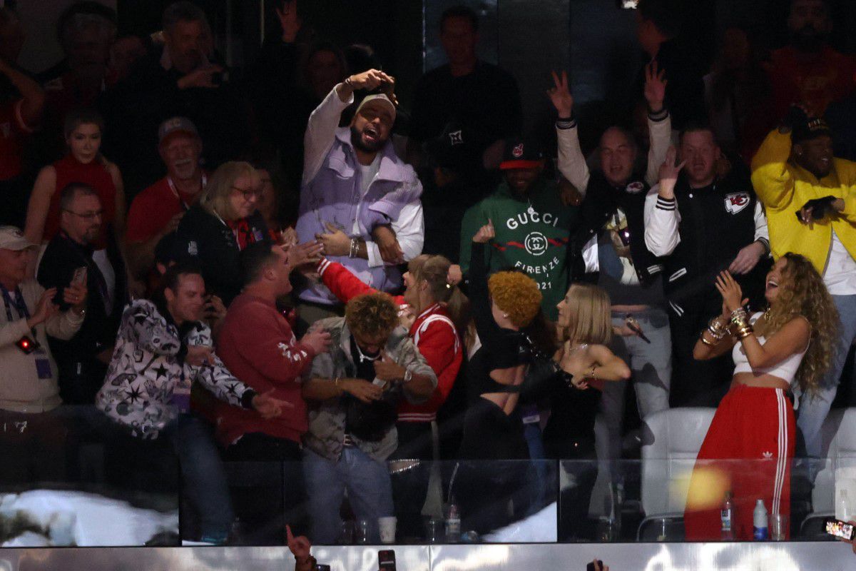 Taylor Swift a făcut haos în lojă la Super Bowl » Cum au surprins-o camerele TV