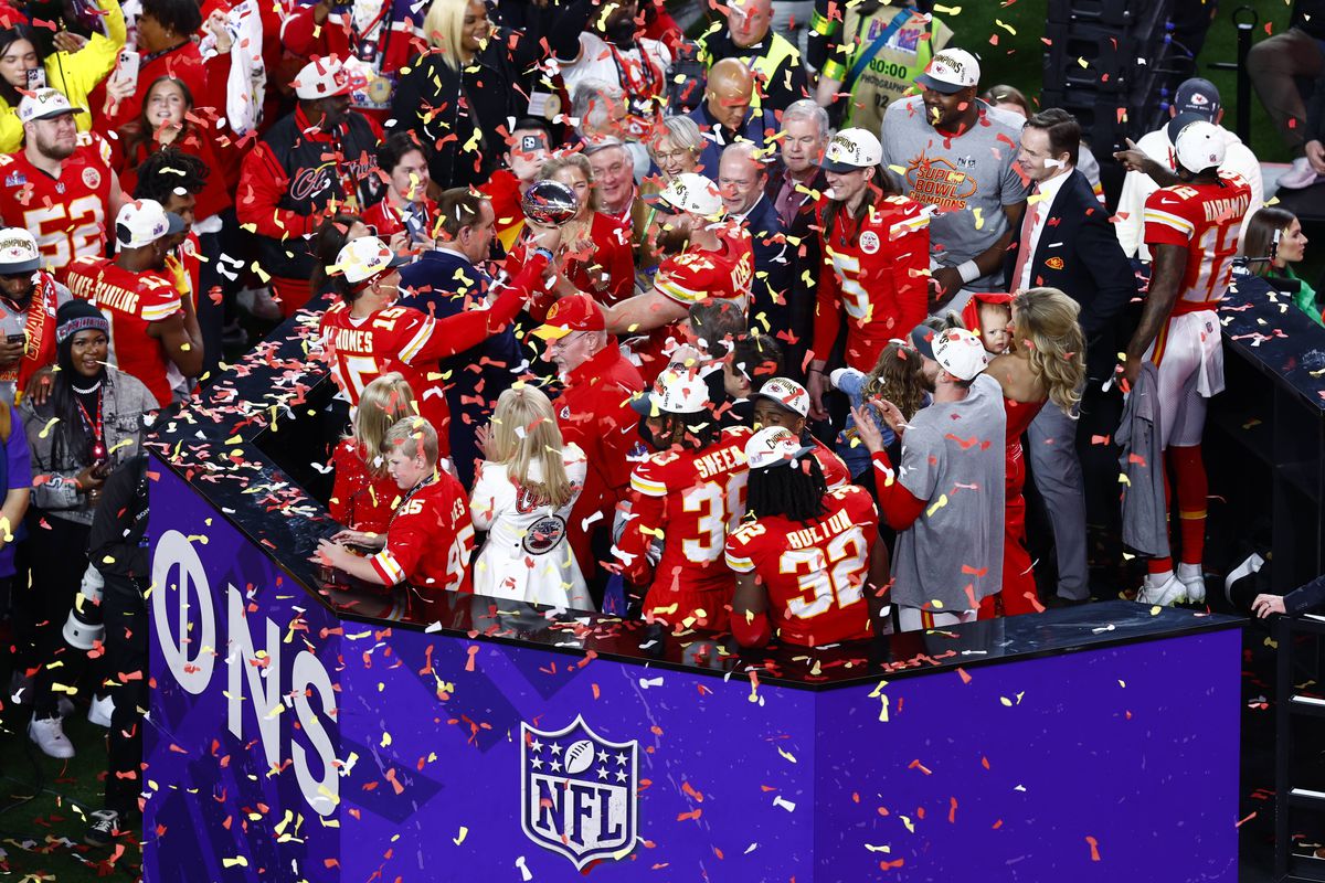 Dinastia lui Mahomes » Super Bowl electrizant în Vegas! Kansas City Chiefs revine și își apără trofeul NFL în prelungiri