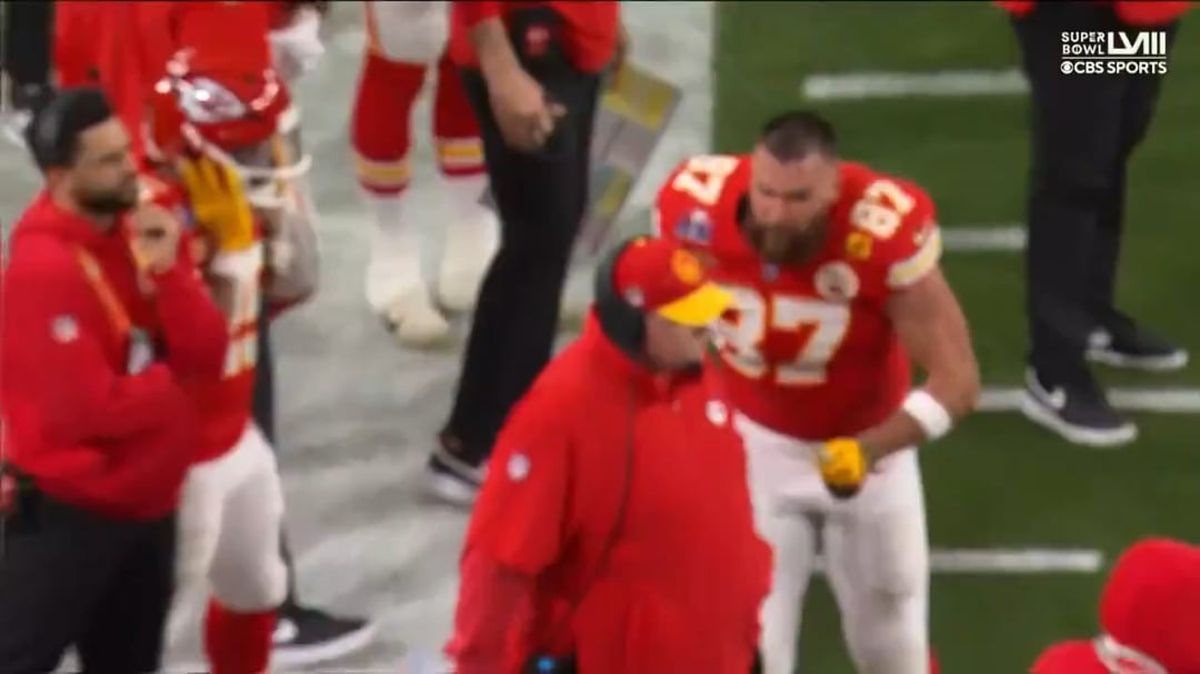 Travis Kelce, furios » Aproape că l-a pus la pământ la Andy Reid