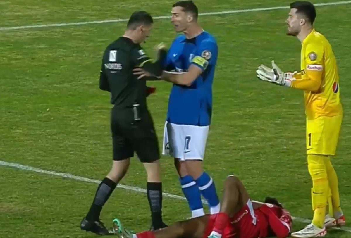 Scandal în Farul - Dinamo » Reacție violentă a lui Larie + Ce spun specialiștii despre momentul respectiv