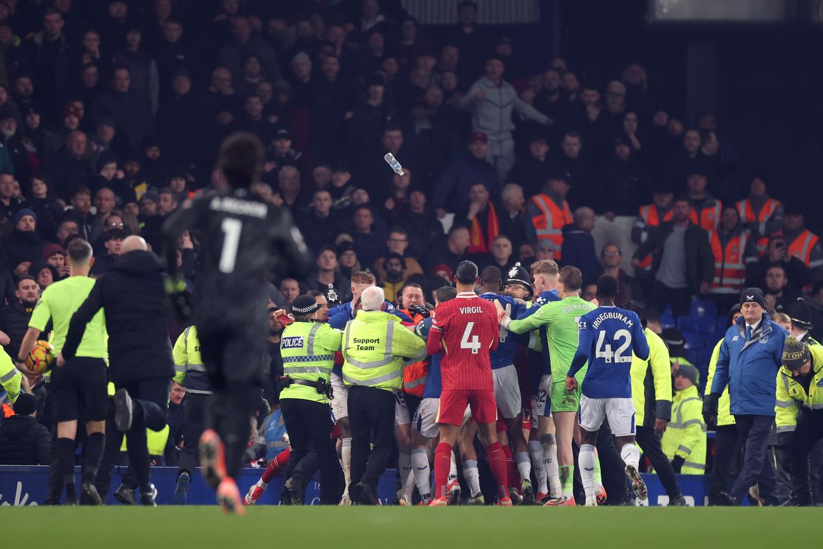 „E o nedreptate de c***t” » I-au citit pe buze lui Arne Slot cuvintele dure la adresa lui Michael Oliver, după Everton - Liverpool