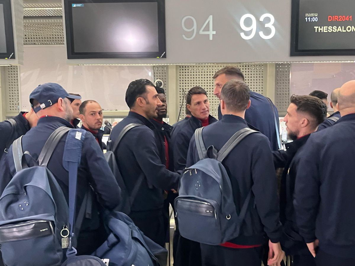 Campioana FCSB a decolat spre Salonic: 6 jucători lăsați acasă + Nelipsita Teodora Stoica a apărut cu un accesoriu neobișnuit în aeroport